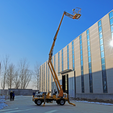 自行折臂高空作業車