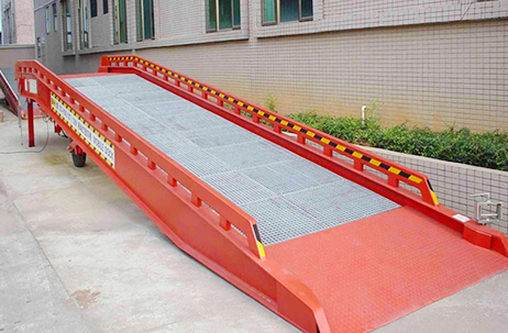 移動登車橋倉庫一角